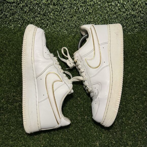 Size 10 - Nike Air Force 1 07 ESS Metallic Gold W - Picture 2 of 7